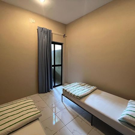 Theatbas Homestay 17 In Seri Iskandar Perak 3 Bedroom Bota Kültér fotó