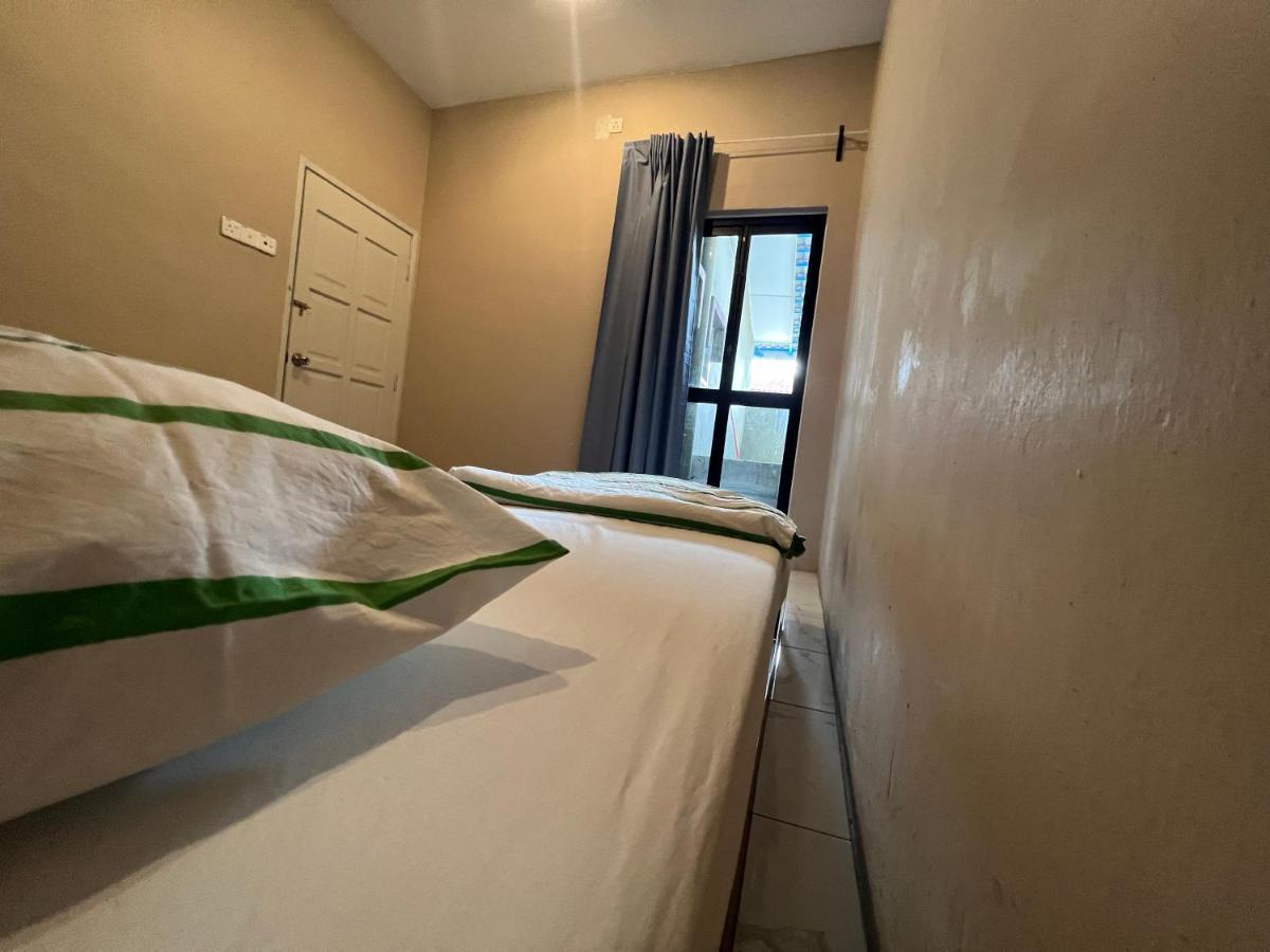 Theatbas Homestay 17 In Seri Iskandar Perak 3 Bedroom Bota Kültér fotó
