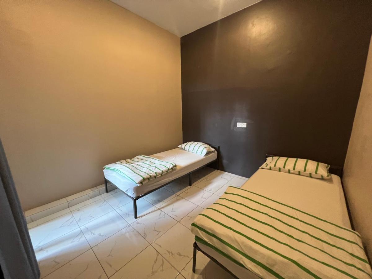 Theatbas Homestay 17 In Seri Iskandar Perak 3 Bedroom Bota Kültér fotó